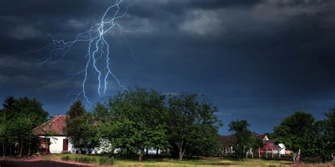 Orages : pourquoi il ne faut pas laisser les fenêtres ouvertes .